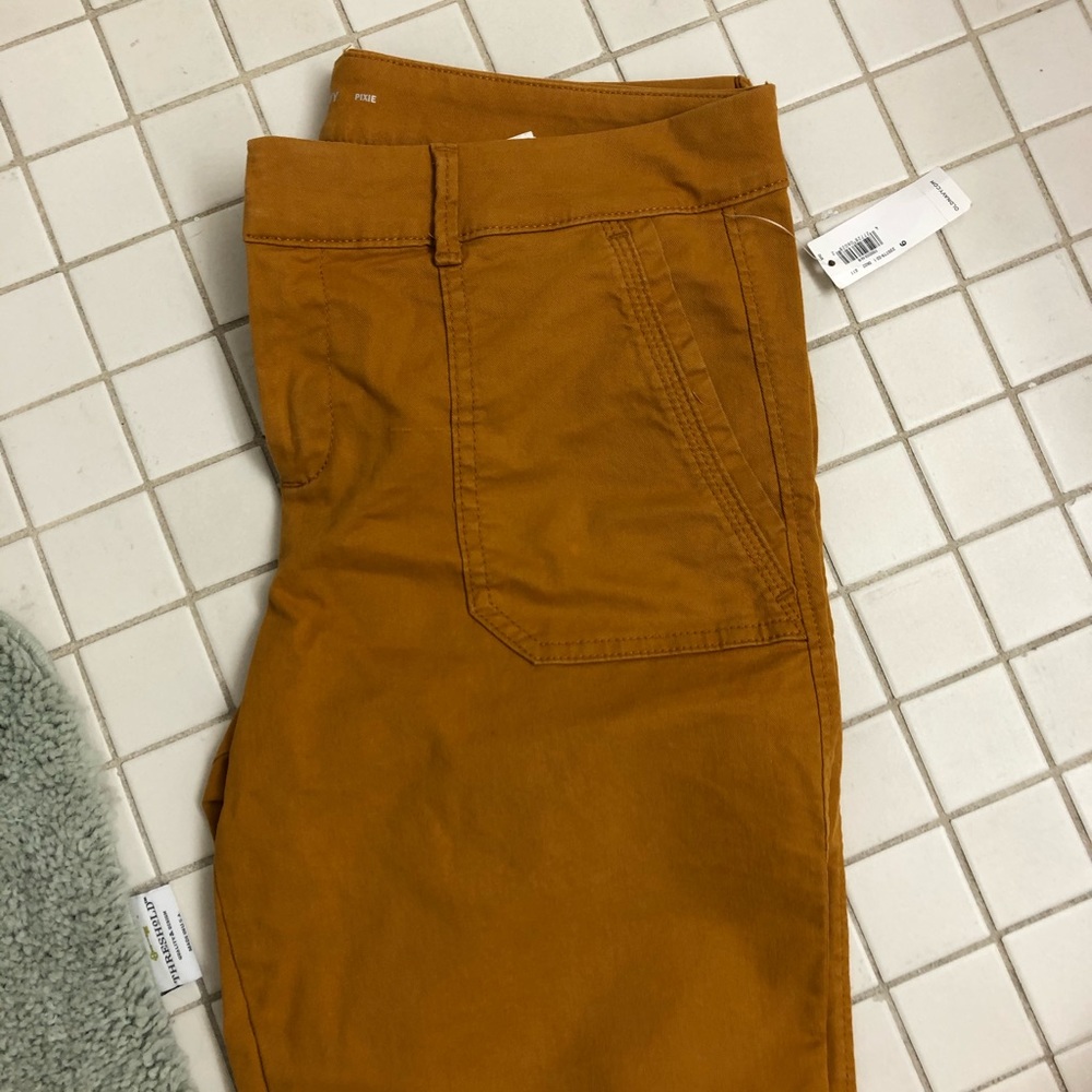 NWT Old Navy Pixie Pants Mustard Size 6